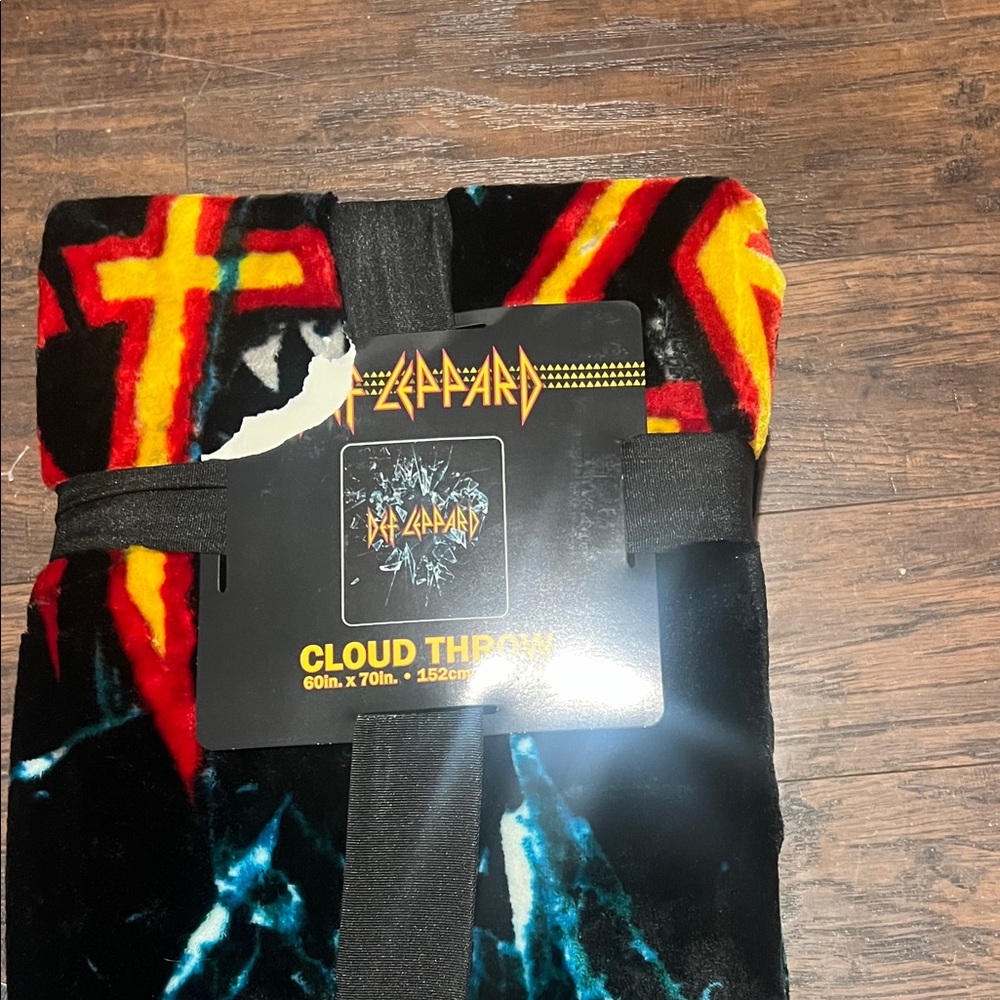 Def Leppard Cloud six 60 x 70 blanket new Throw Blanket